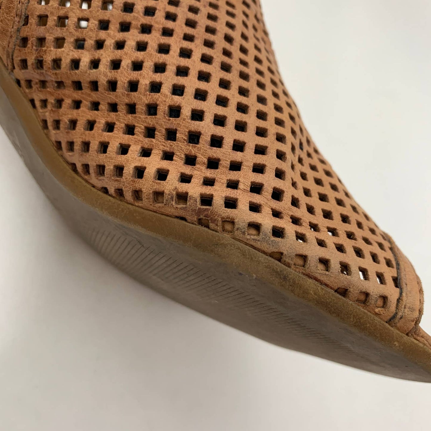 Lois perforated leather slingback sandal SZ 6.5